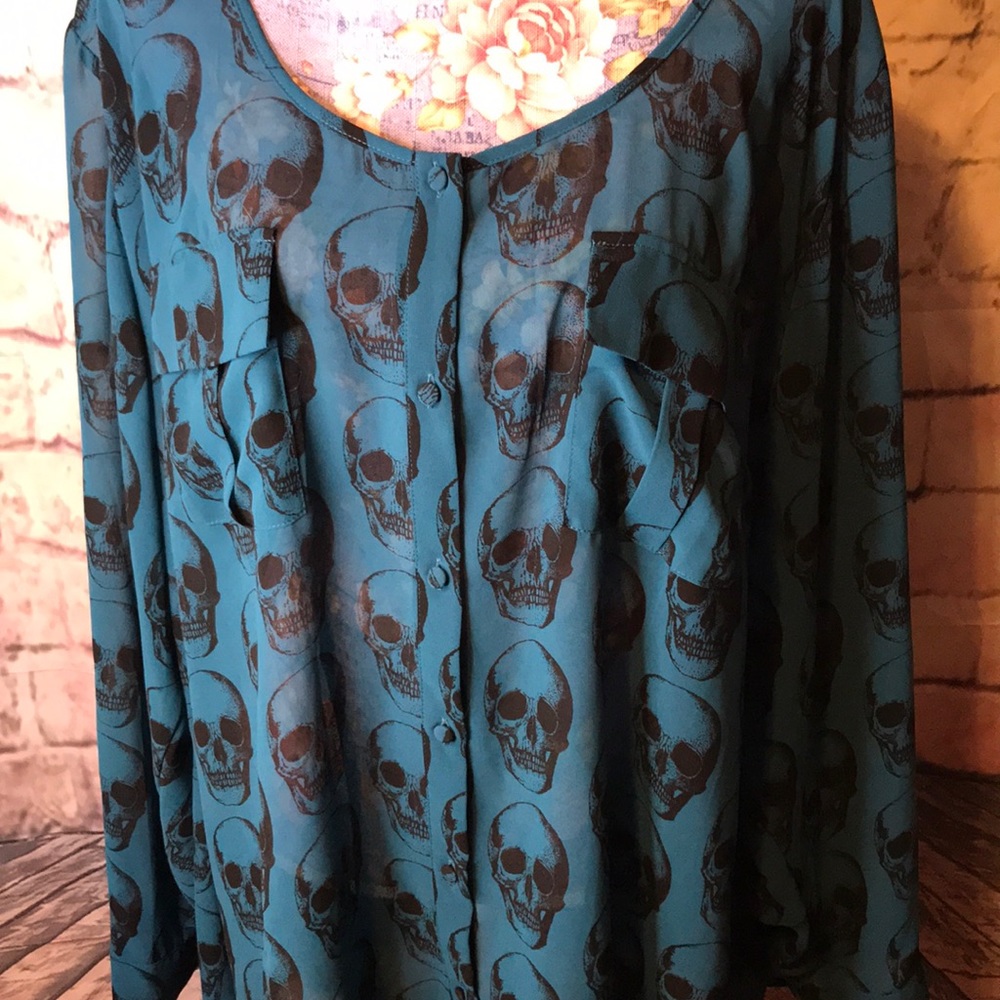 Torrid sz4 dark teal skull blouse
